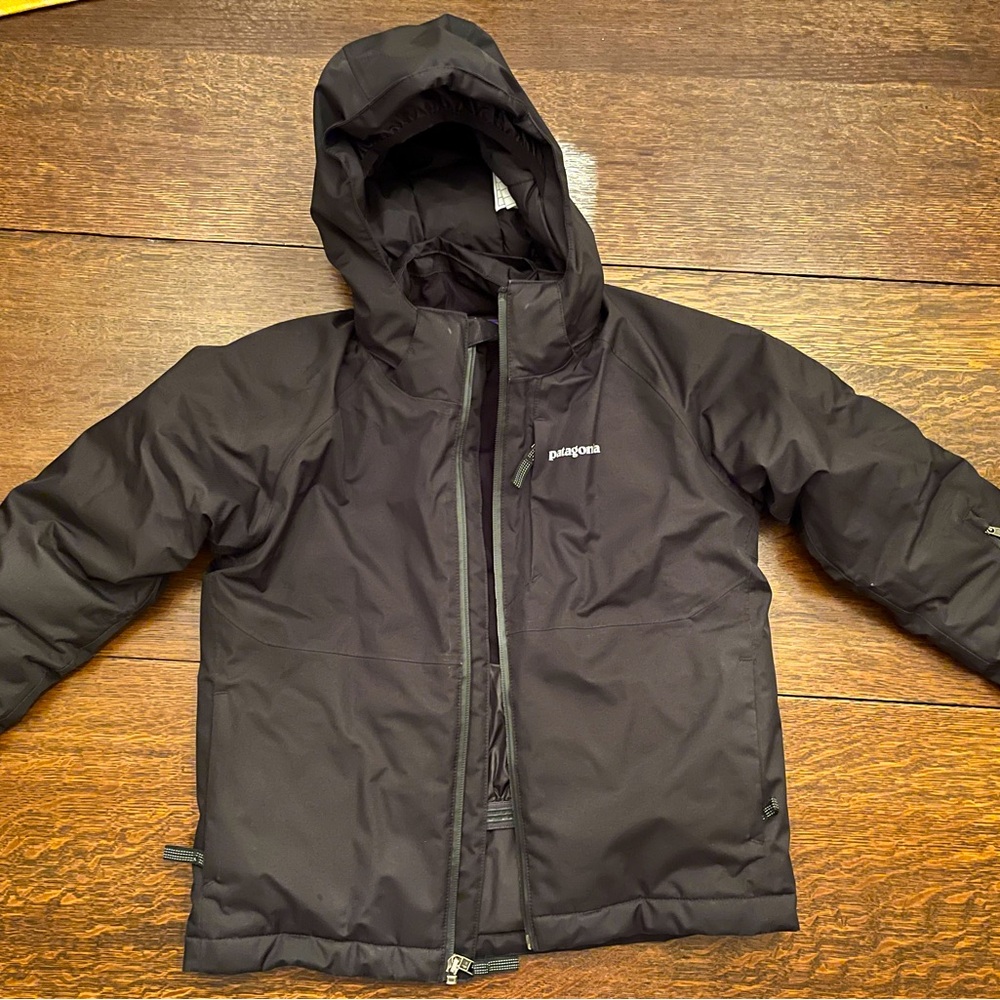 Patagonia snow suit in excellent condition!